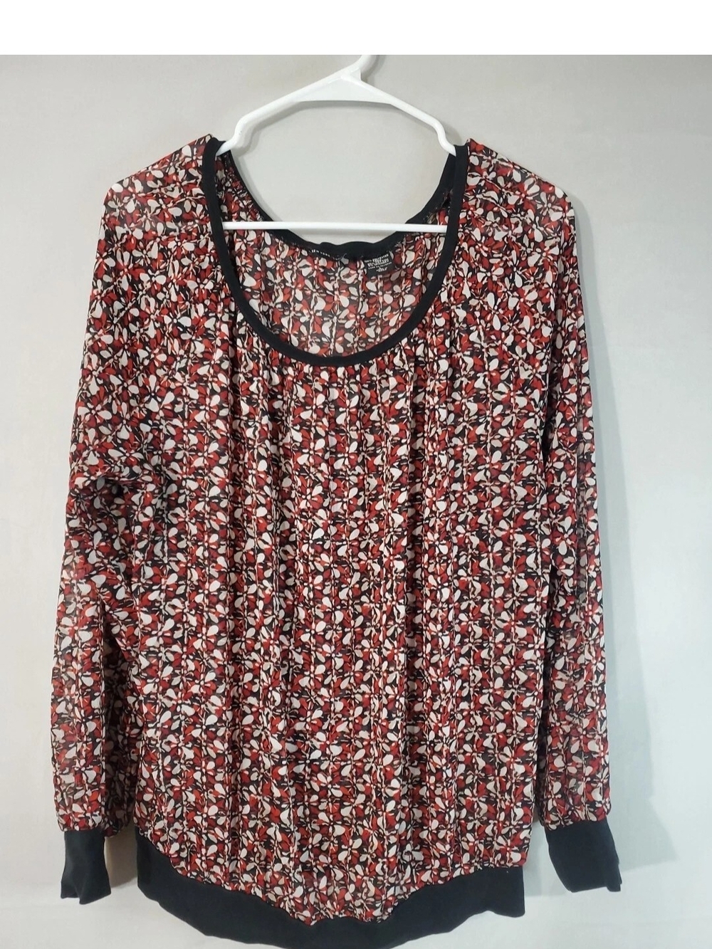 New York & Company Red Geometric Long-Sleeve Top with Black Trim